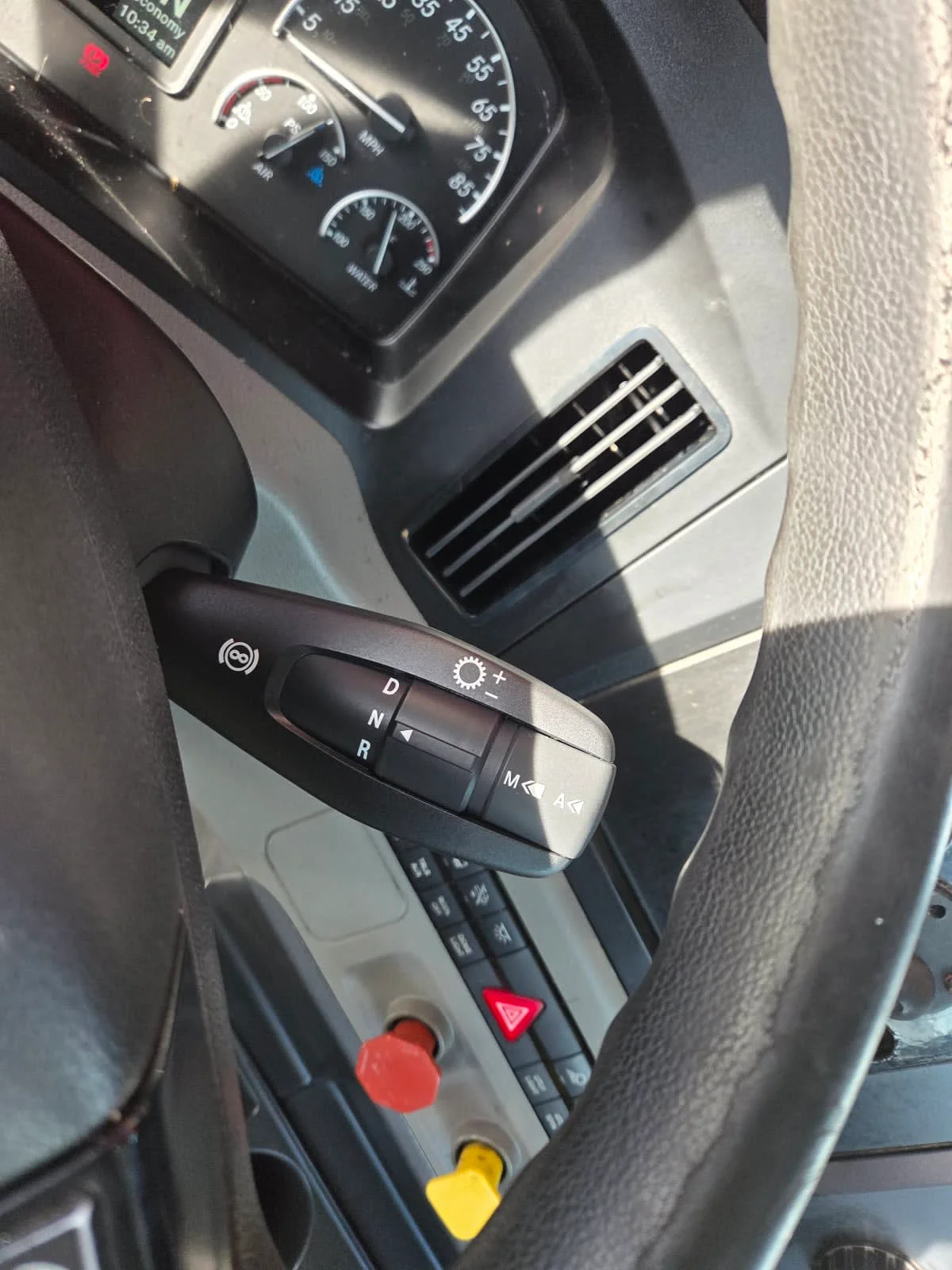 2021 Freightliner Cascadia - image 10