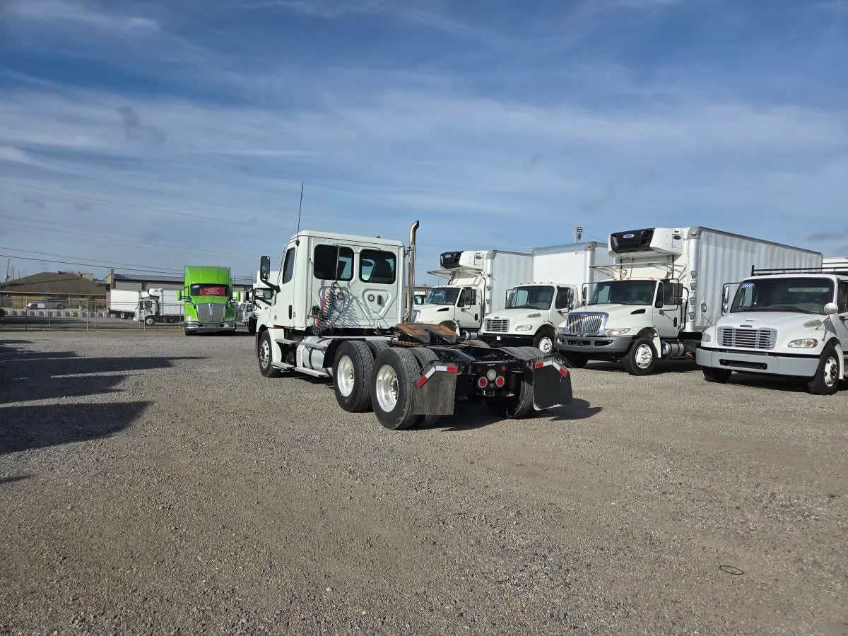 2021 Freightliner Cascadia in St. Rose, LA — photo 6