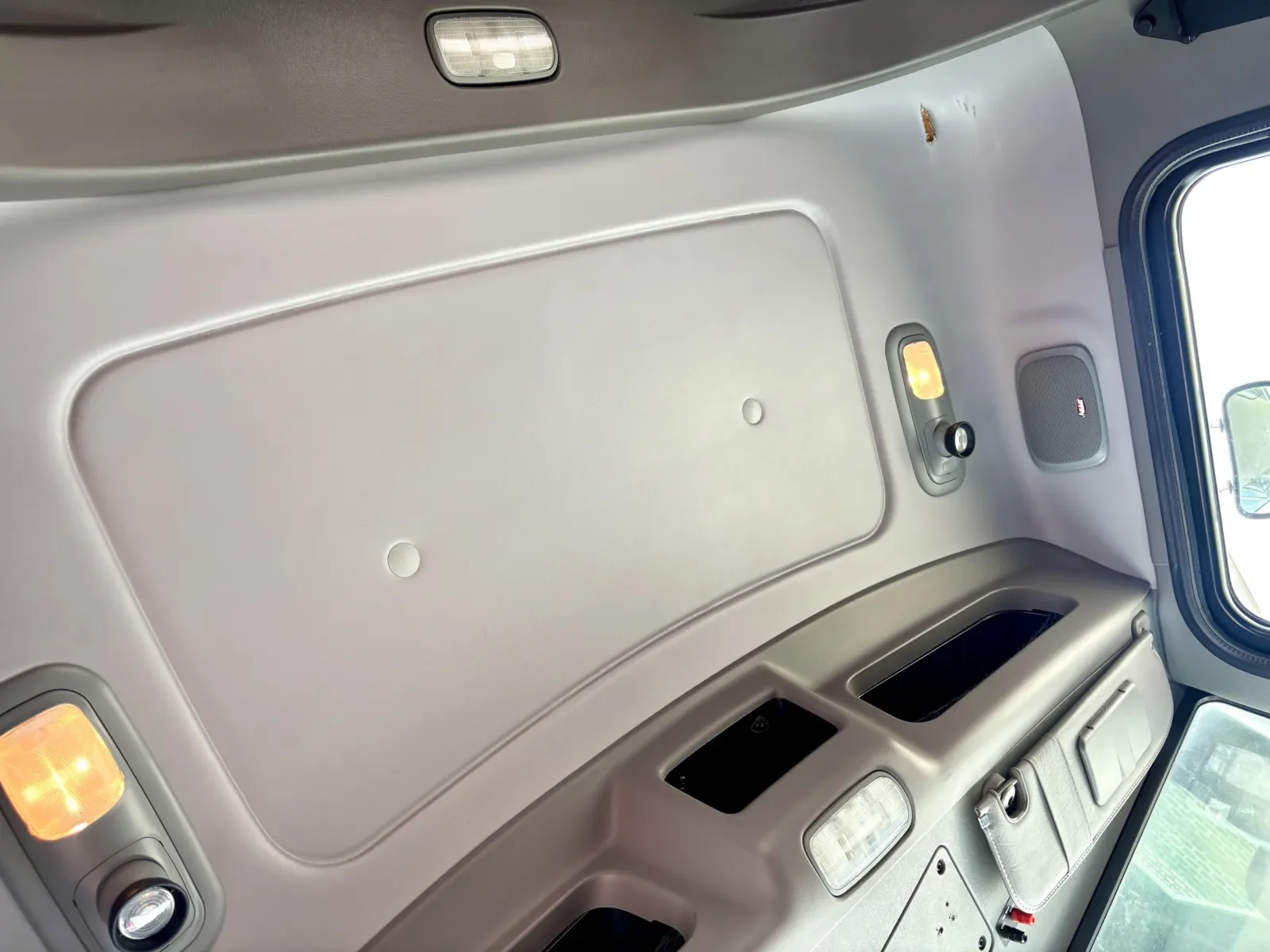 2019 Peterbilt 389 - image 21