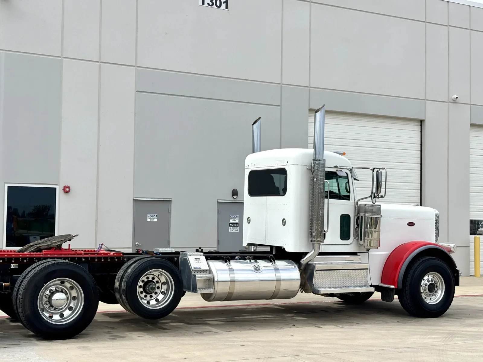 2019 Peterbilt 389 - image 7