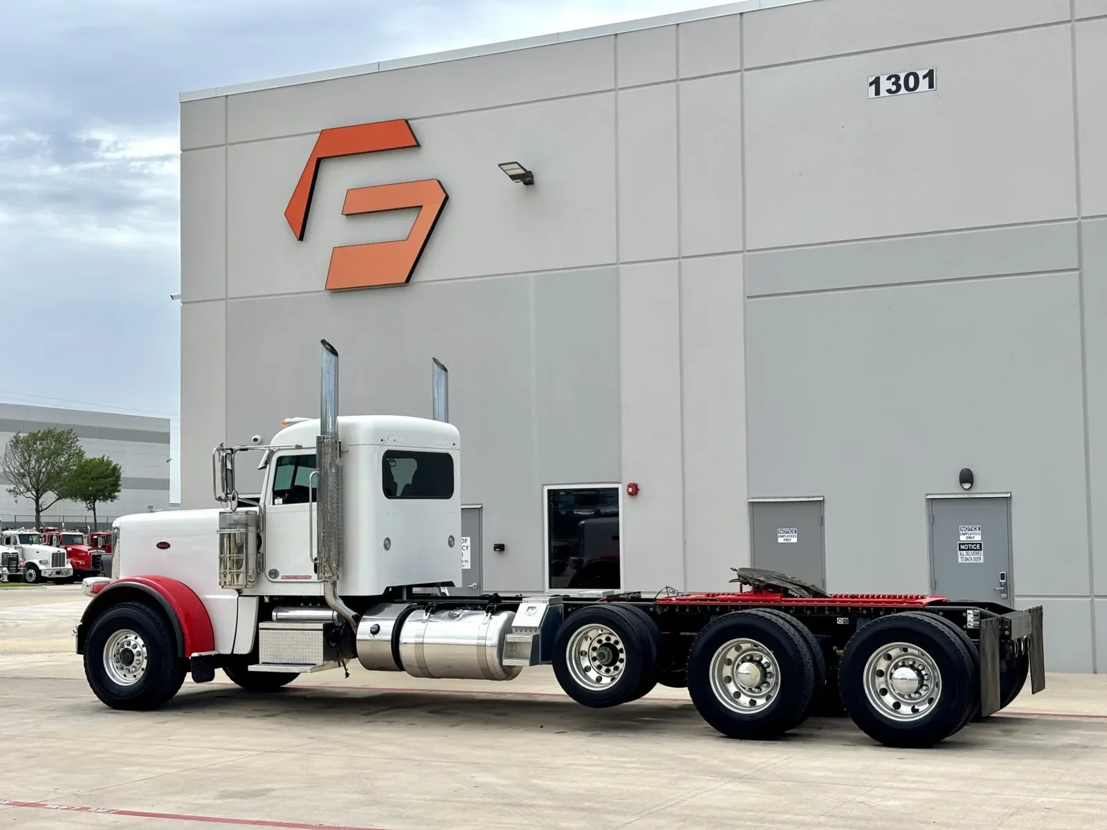 2019 Peterbilt 389 - image 6
