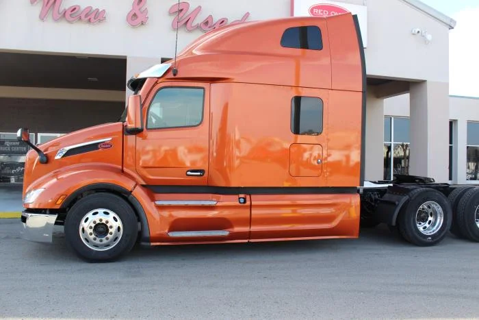2023 Peterbilt 579 - image 4