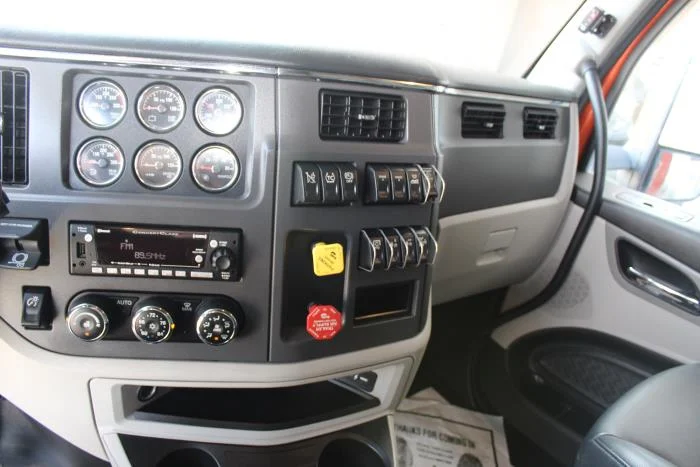 2023 Peterbilt 579 - image 13