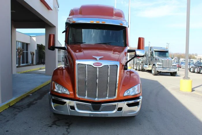 2023 Peterbilt 579 - image 3