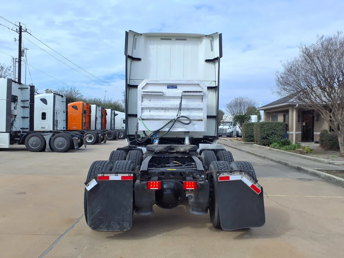 2020 International LT in Houston, TX — photo 5