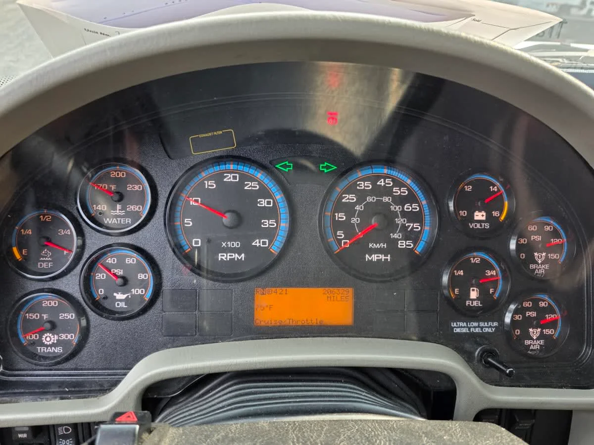 2018 International 4300 - image 16