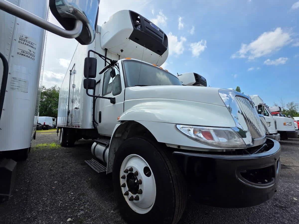 2018 International 4300 - image 3