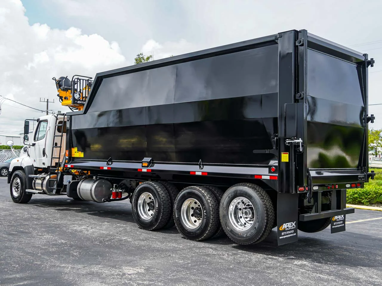 2026 Freightliner 114SD — photo 5