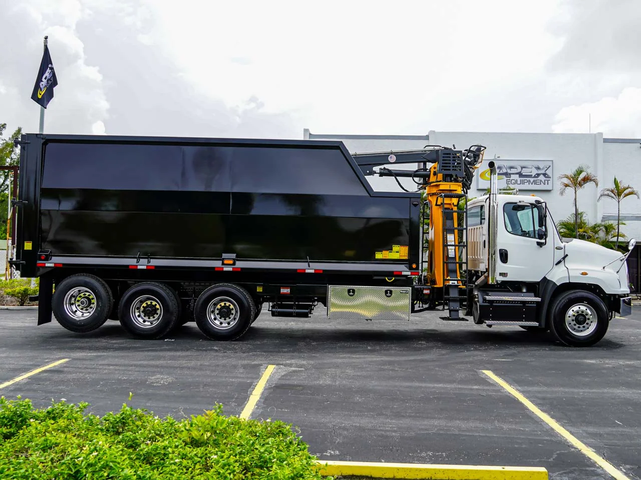 2026 Freightliner 114SD — photo 6