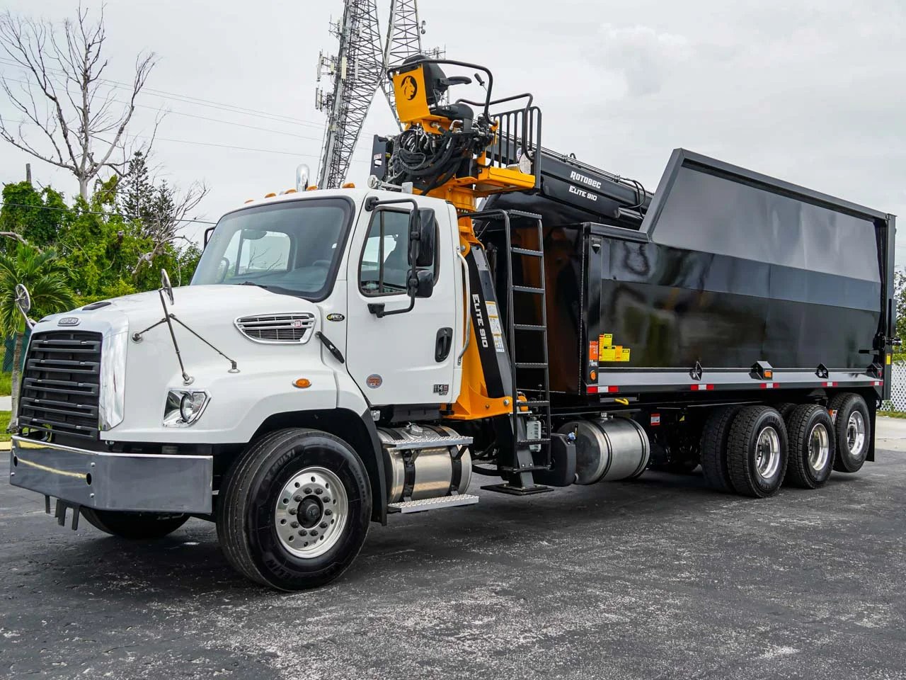 2026 Freightliner 114SD — photo 3