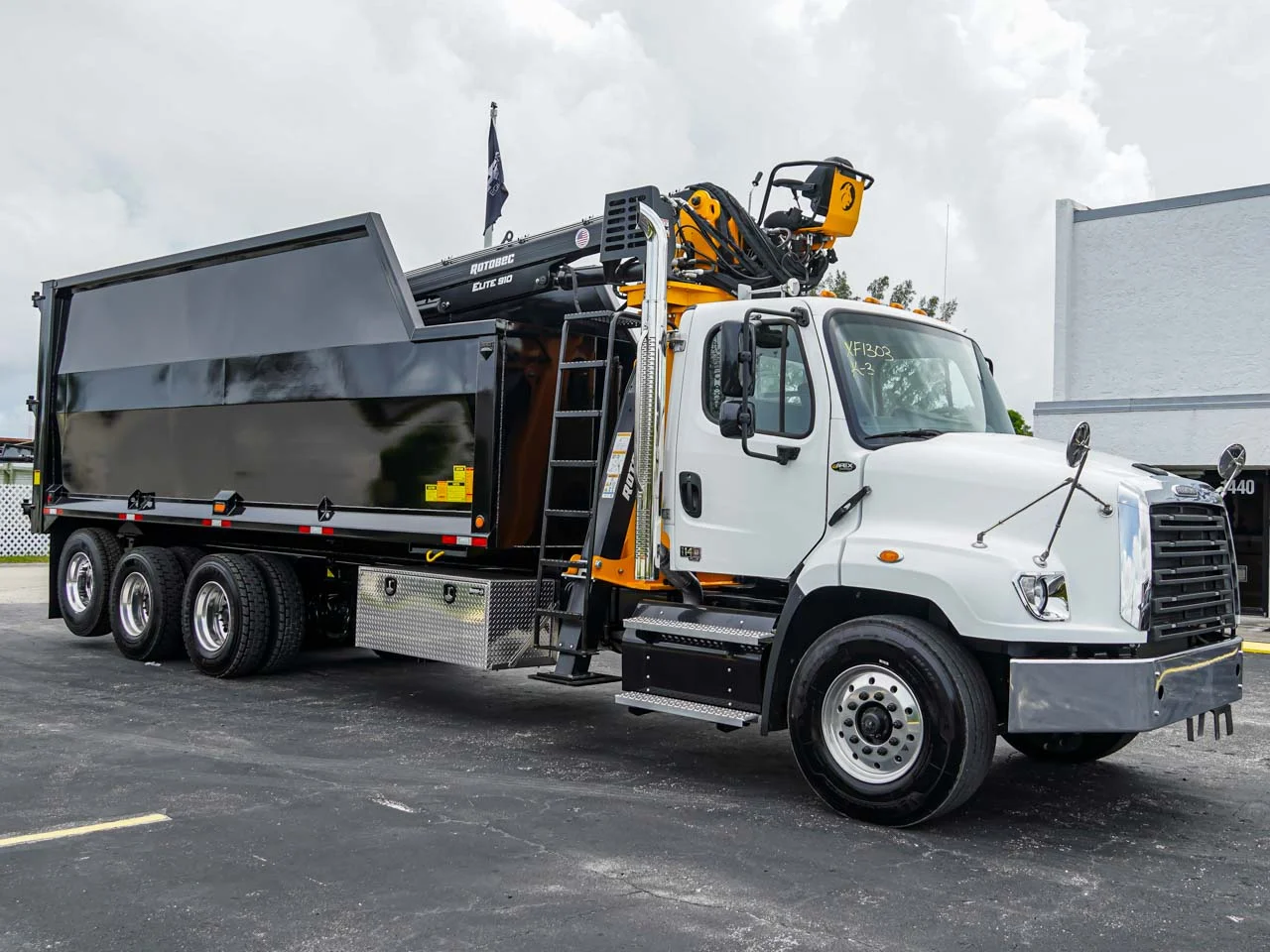 2026 Freightliner 114SD — photo 2