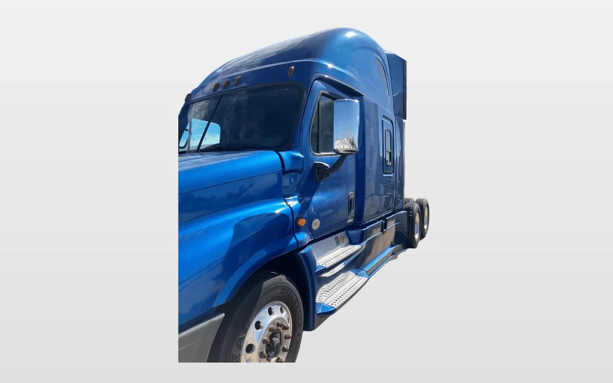 2017 Freightliner - image 1