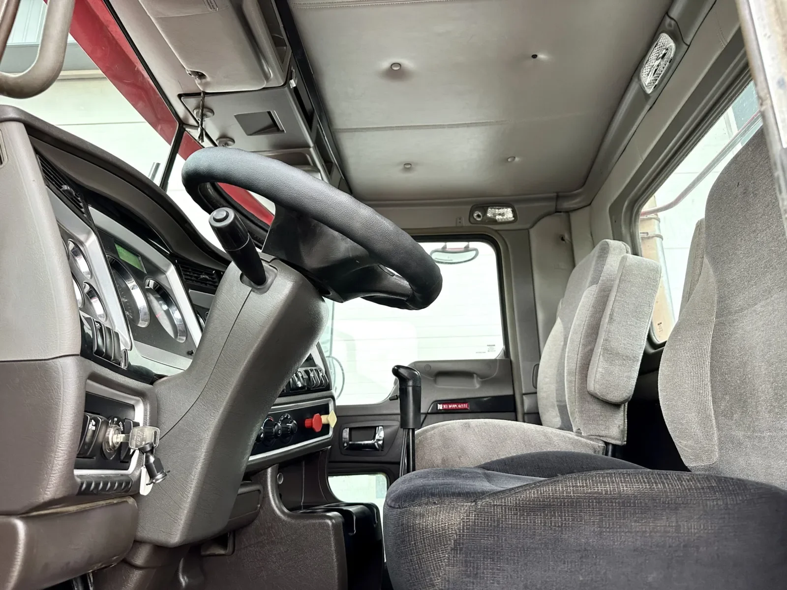 2012 Kenworth T800 - image 14