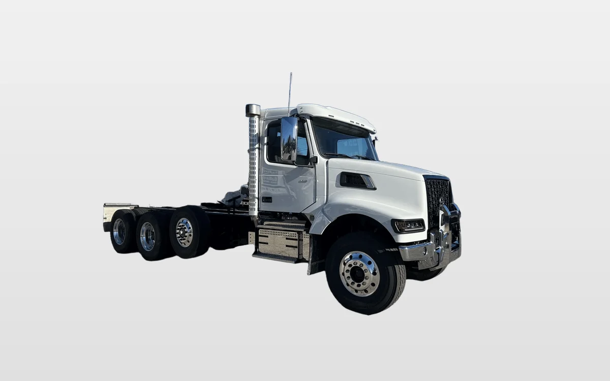 2025 Volvo - image 1