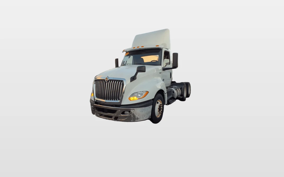 2019 International LT - image 1