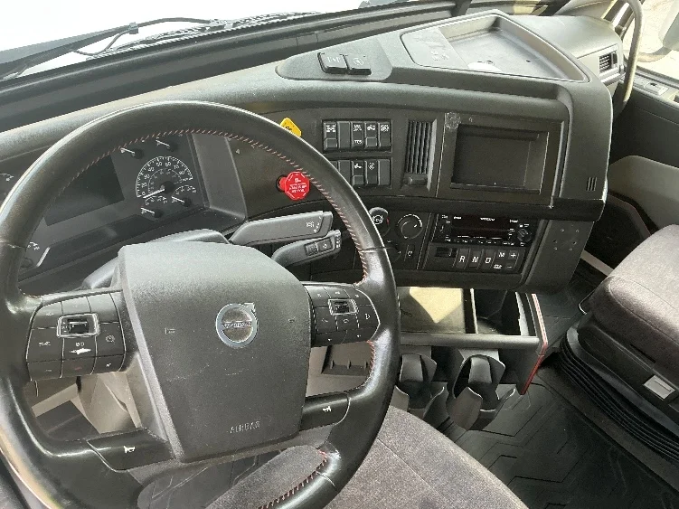2023 Volvo in Olive Branch, MS — photo 10