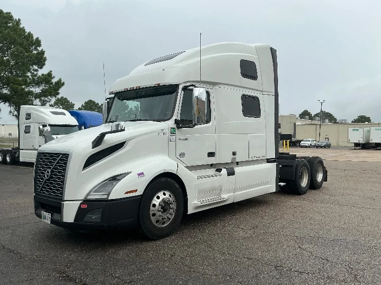 2023 Volvo in Olive Branch, MS — photo 3