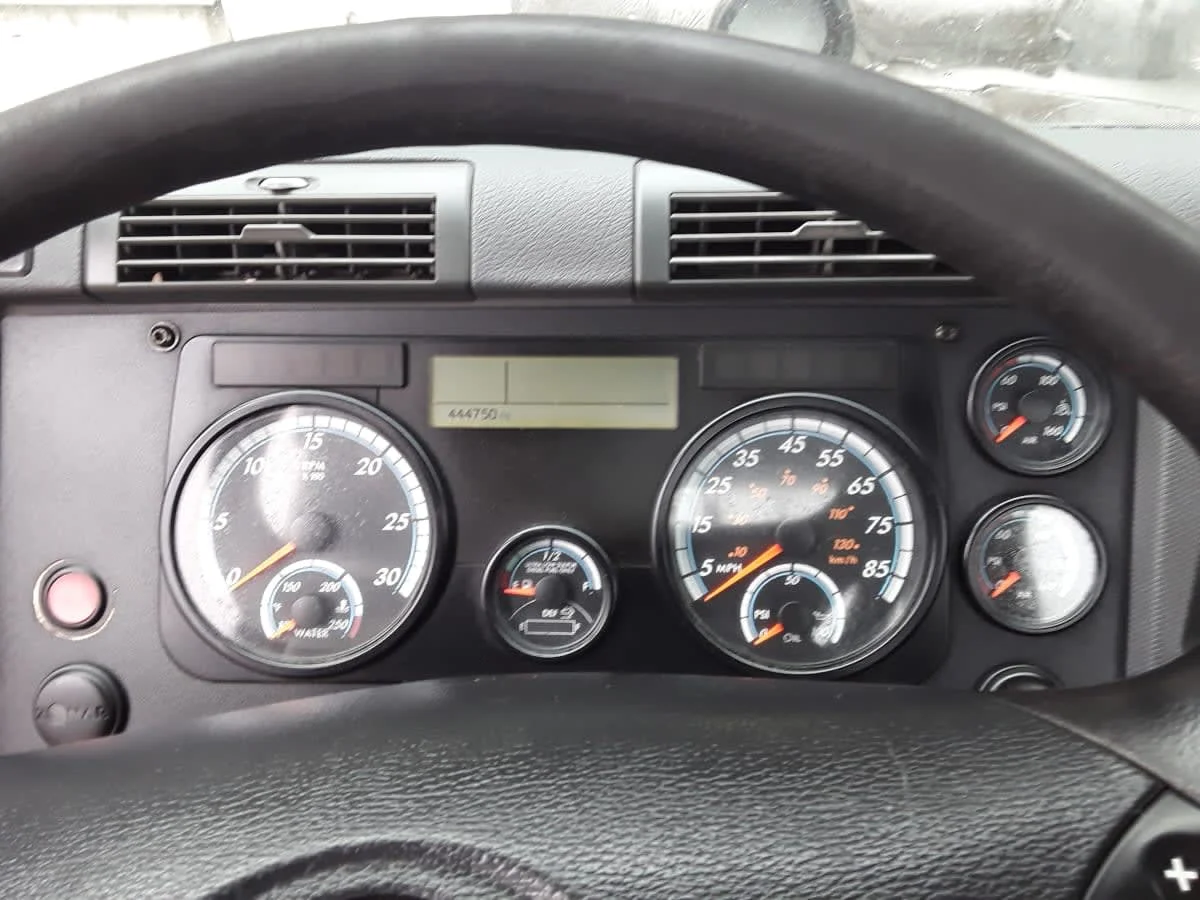 2017 Freightliner Cascadia - image 9