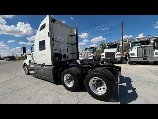 2022 International LT in El Paso, TX — photo 8