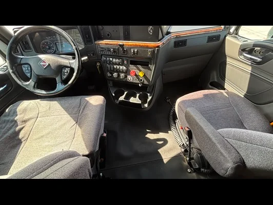 2022 International LT in El Paso, TX — photo 3