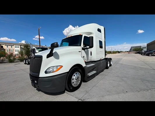 2022 International LT in El Paso, TX — photo 2