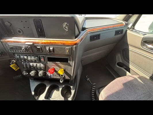 2022 International LT in El Paso, TX — photo 19