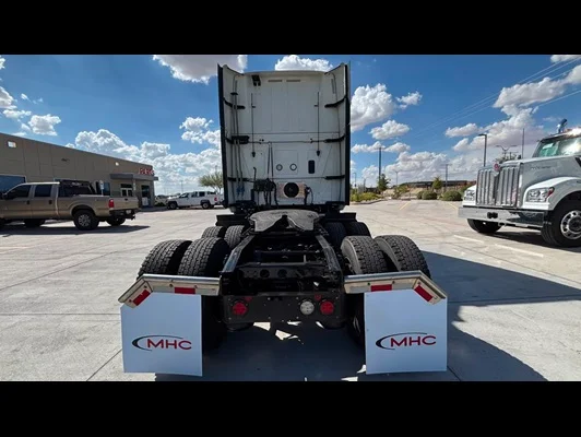 2022 International LT in El Paso, TX — photo 5