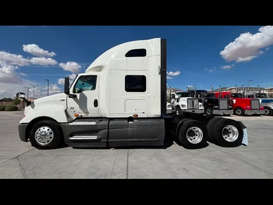 2022 International LT in El Paso, TX — photo 7