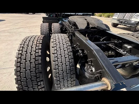2022 International LT in El Paso, TX — photo 14