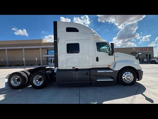 2022 International LT in El Paso, TX — photo 9