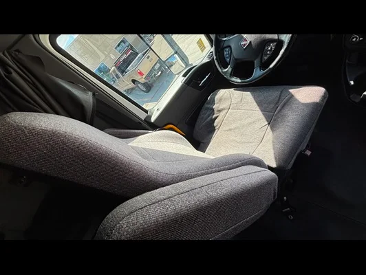 2022 International LT in El Paso, TX — photo 17