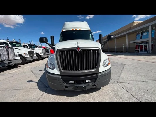 2022 International LT in El Paso, TX — photo 10