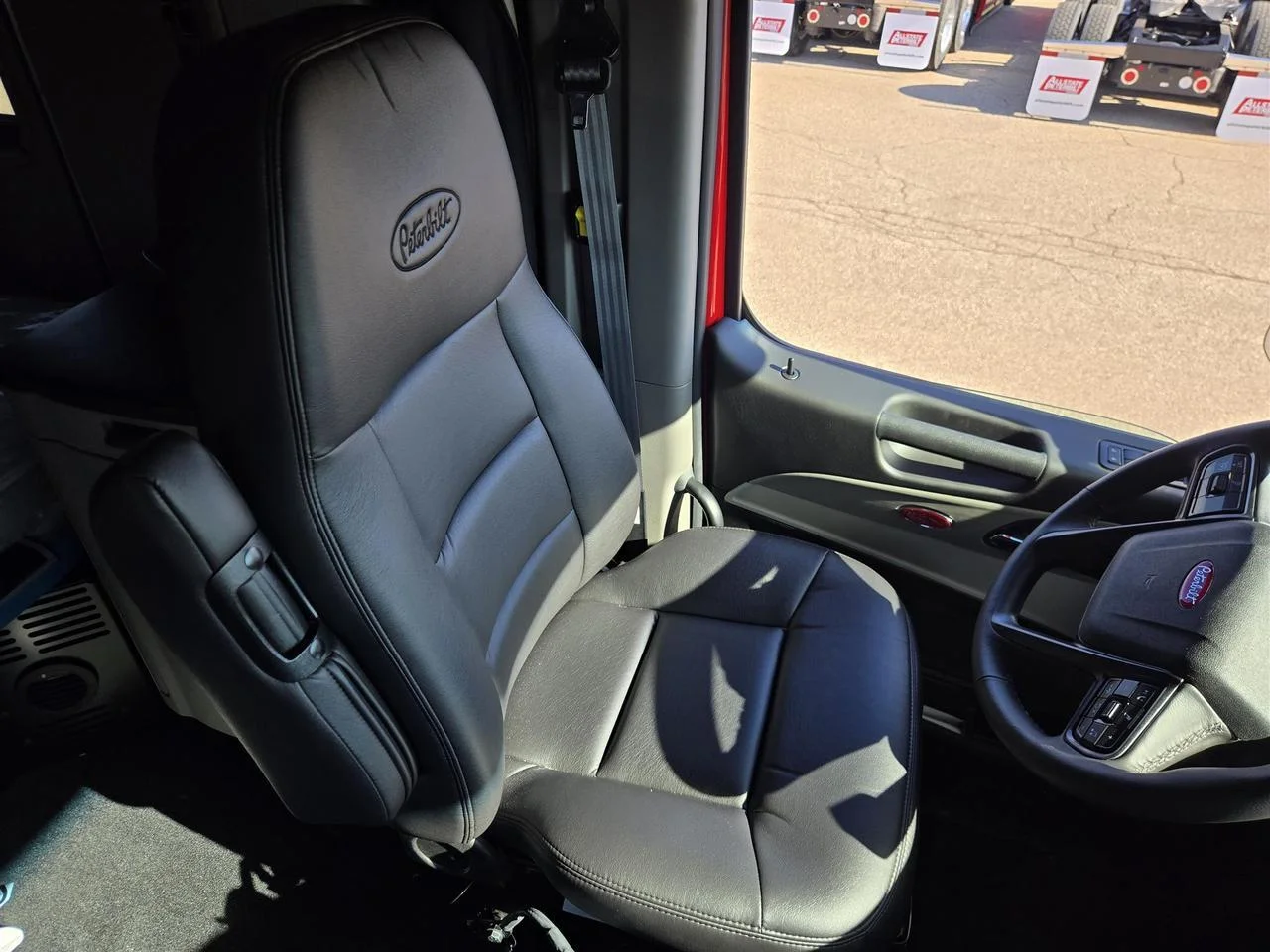 2027 Peterbilt 579 - image 9