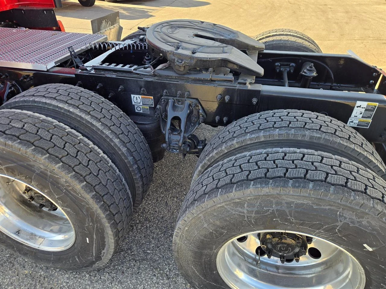 2027 Peterbilt 579 - image 8