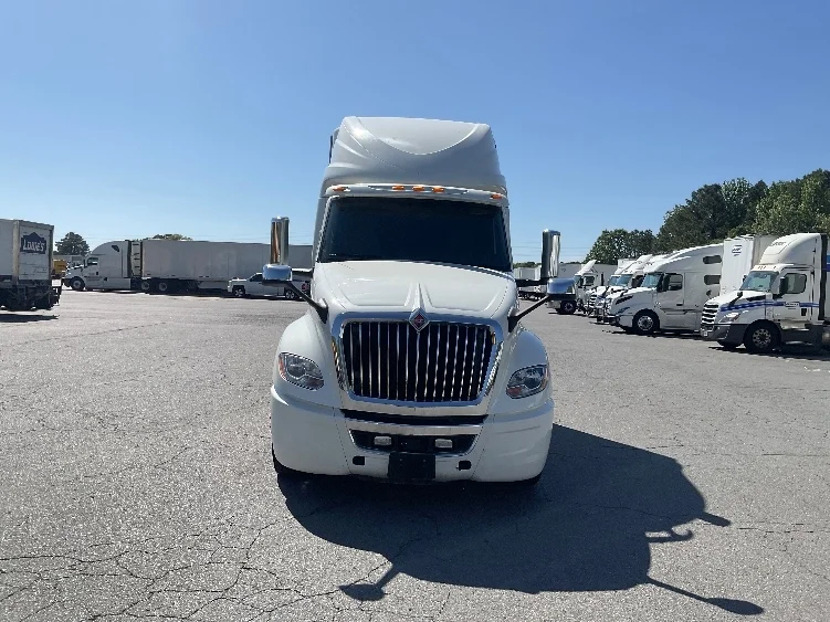 2020 International LT - image 2