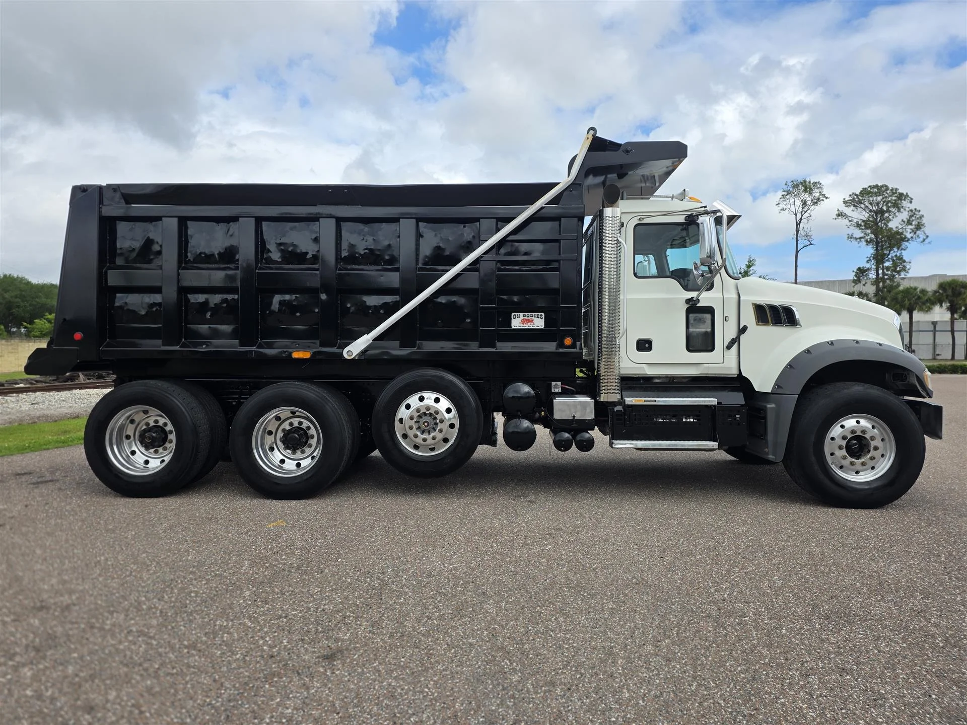 2020 Mack Granite in Orlando, FL — photo 7