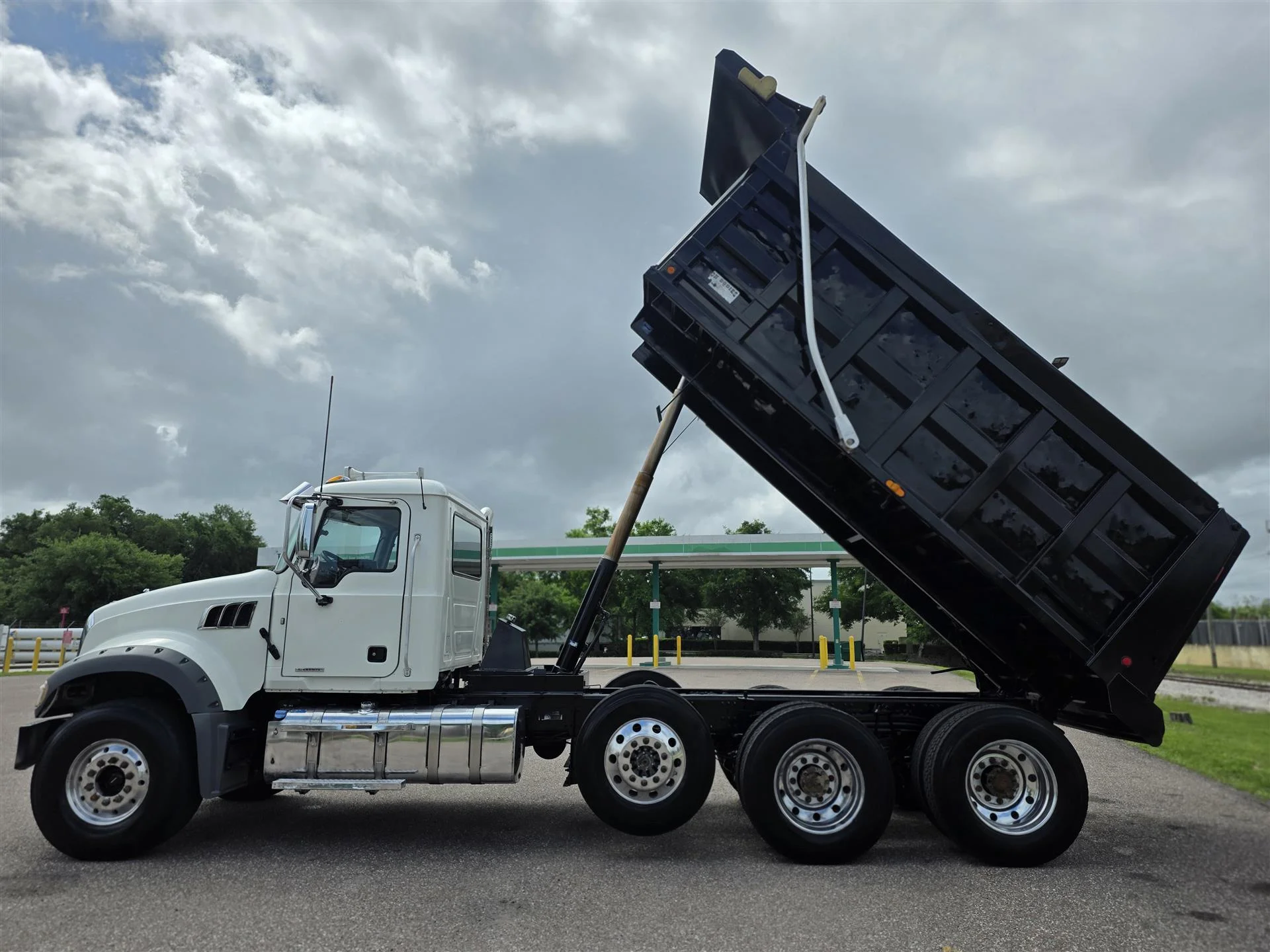 2020 Mack Granite in Orlando, FL — photo 16