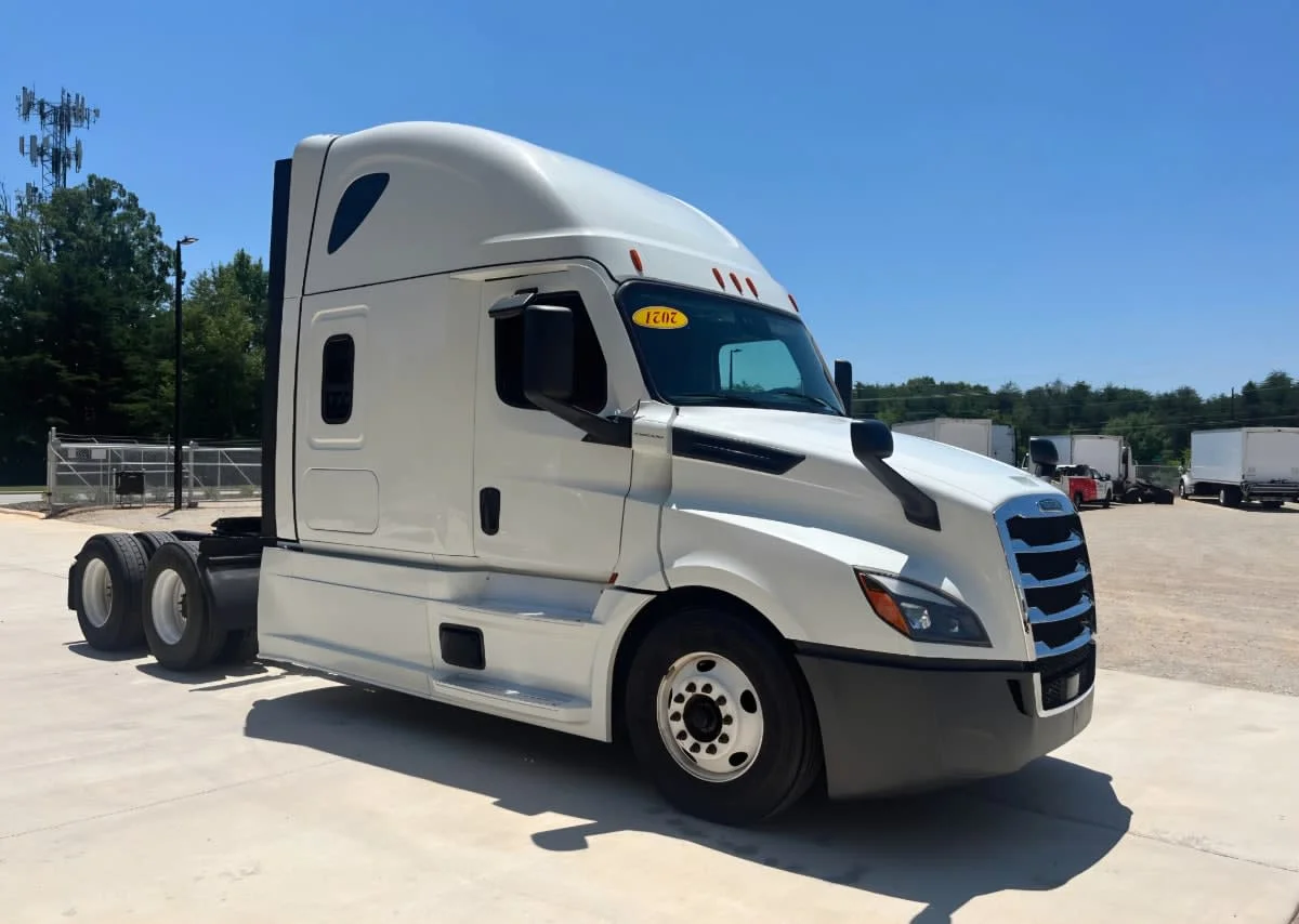 2021 Freightliner Cascadia in Greensboro, NC — photo 3