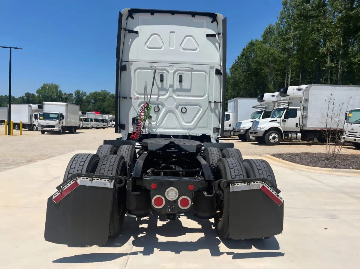 2021 Freightliner Cascadia in Greensboro, NC — photo 5