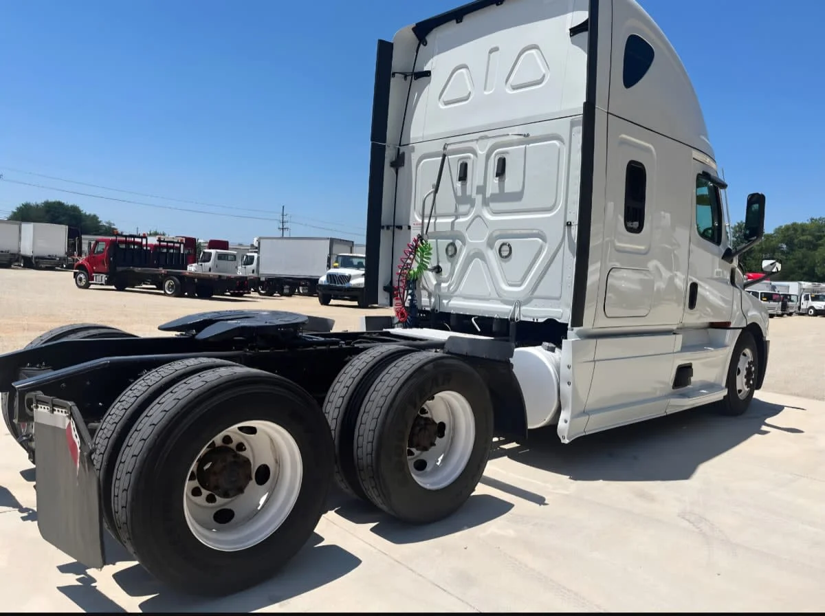 2021 Freightliner Cascadia in Greensboro, NC — photo 4
