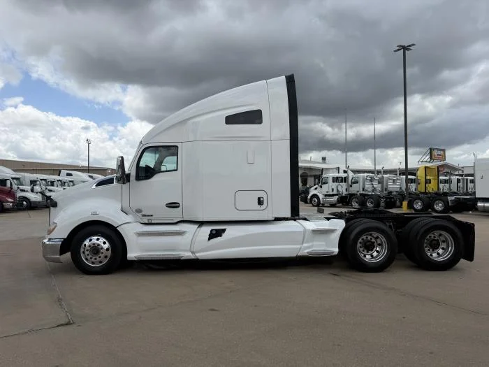 2021 Kenworth T680 — photo 3