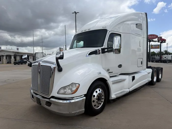 2021 Kenworth T680 — photo 2