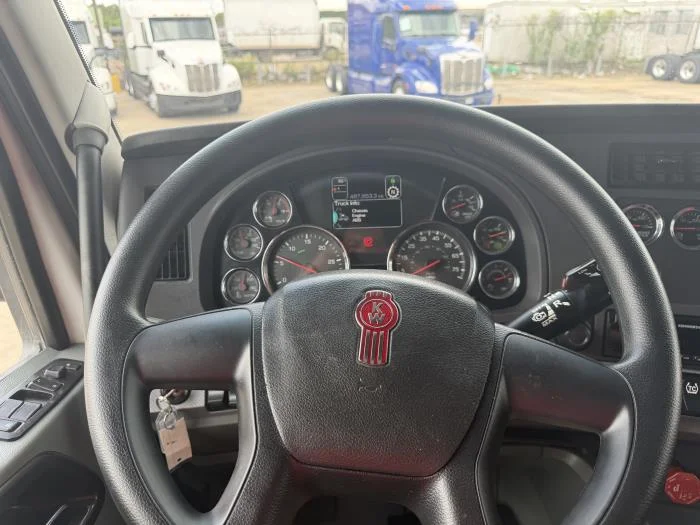 2021 Kenworth T680 — photo 36