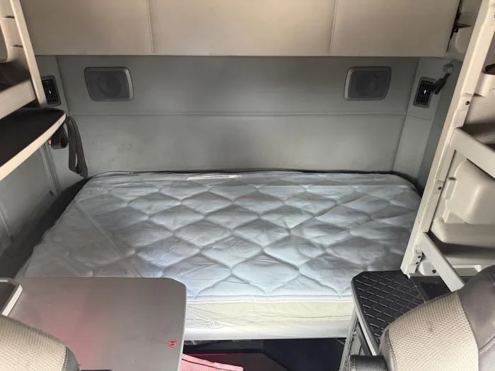 2021 Kenworth T680 — photo 32