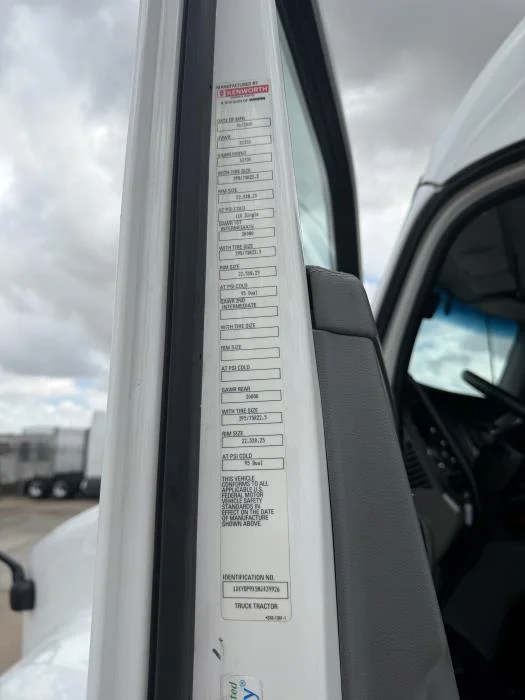 2021 Kenworth T680 — photo 28