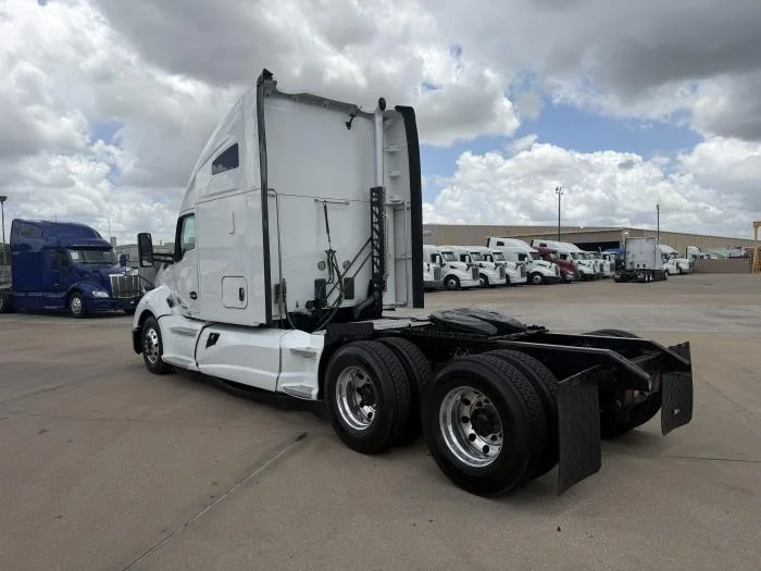 2021 Kenworth T680 — photo 4