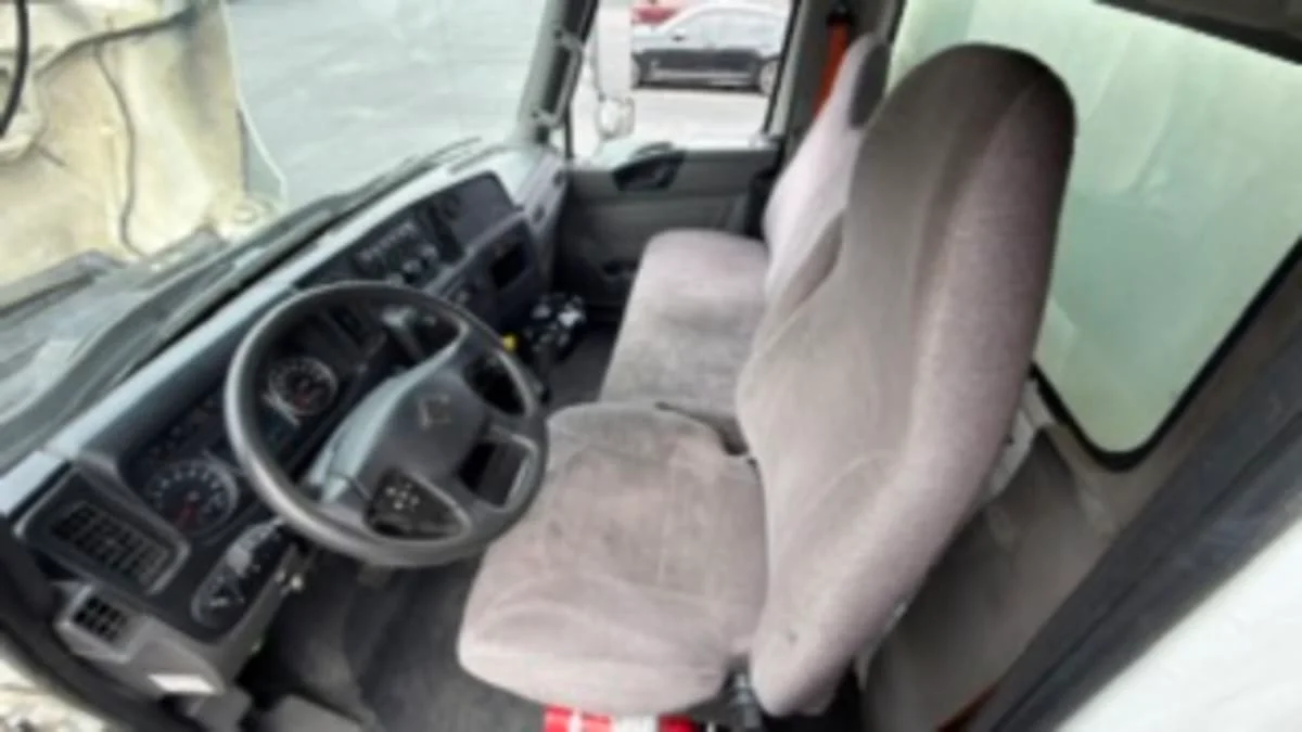 2019 International MV - image 7