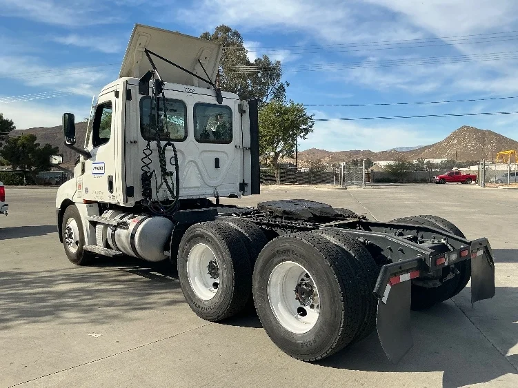 2021 Freightliner Cascadia - image 5