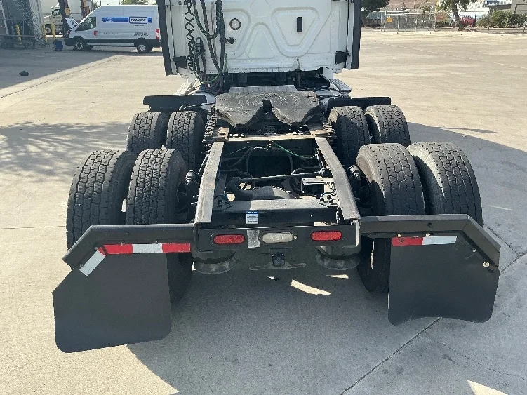 2021 Freightliner Cascadia - image 6