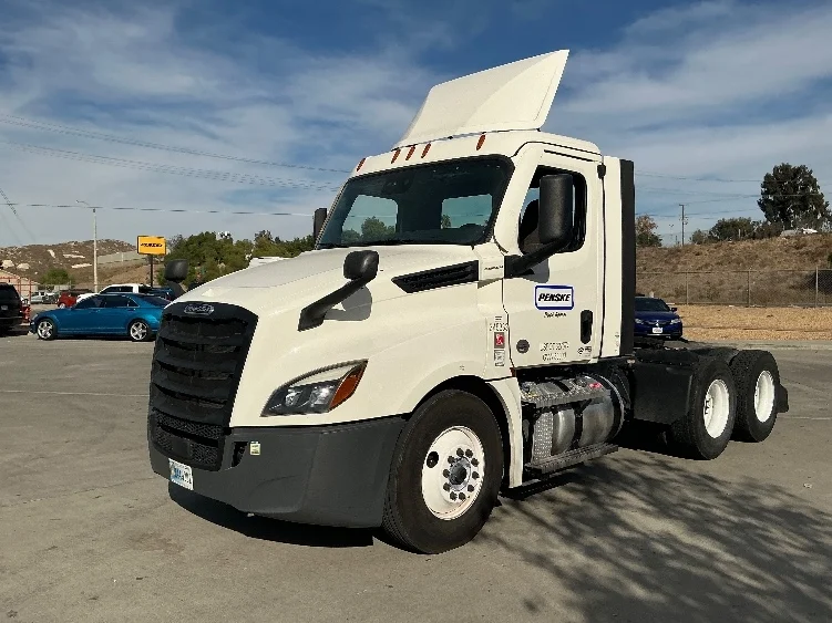 2021 Freightliner Cascadia - image 3